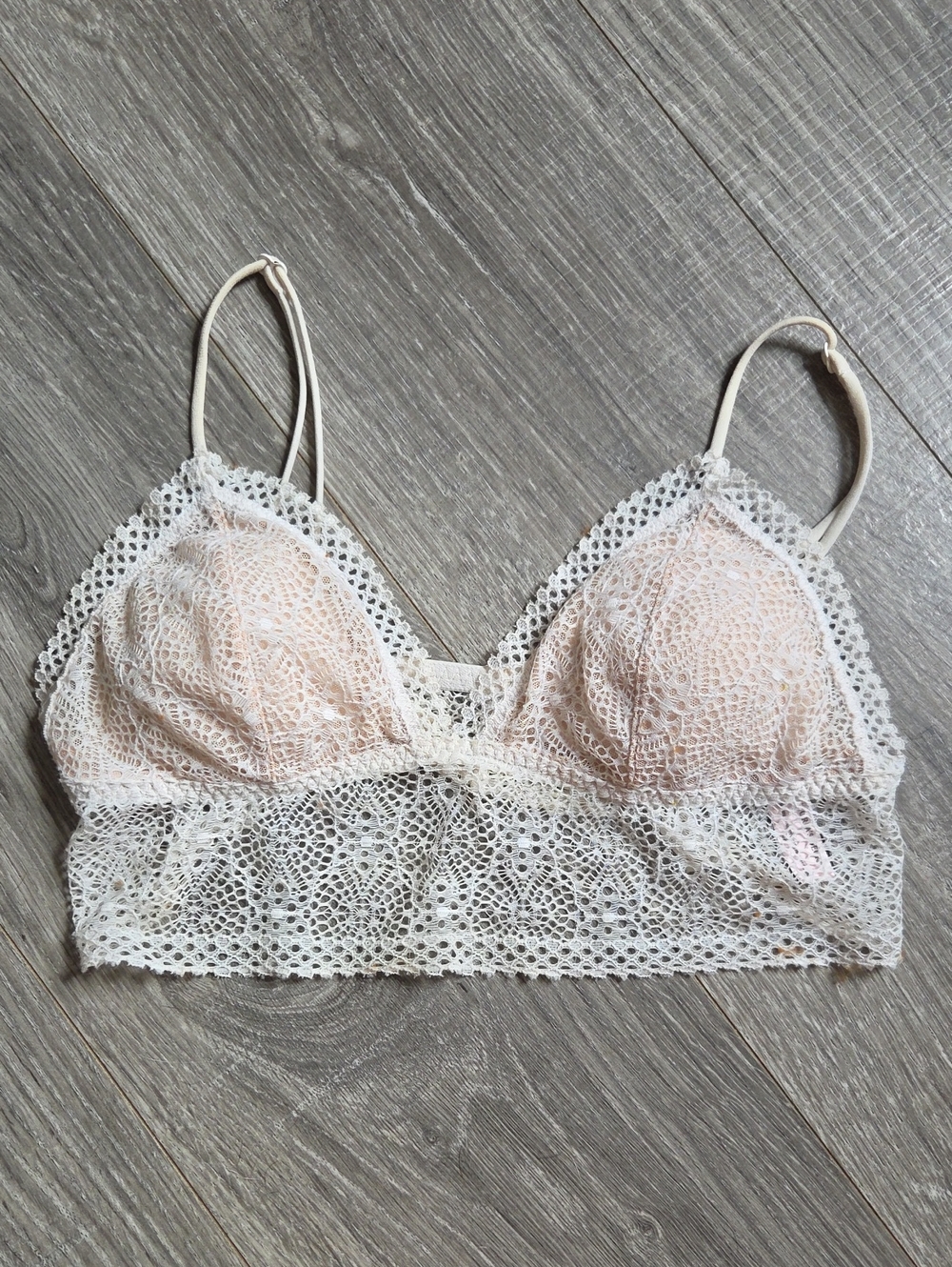 Victoria's Secret Lace Bralette in Cream With Removeable Pads Small